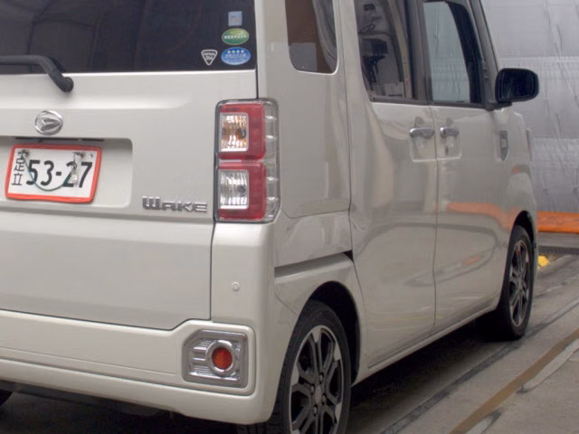 DAIHATSU WAKE