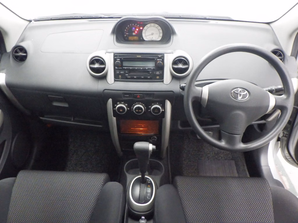 TOYOTA IST