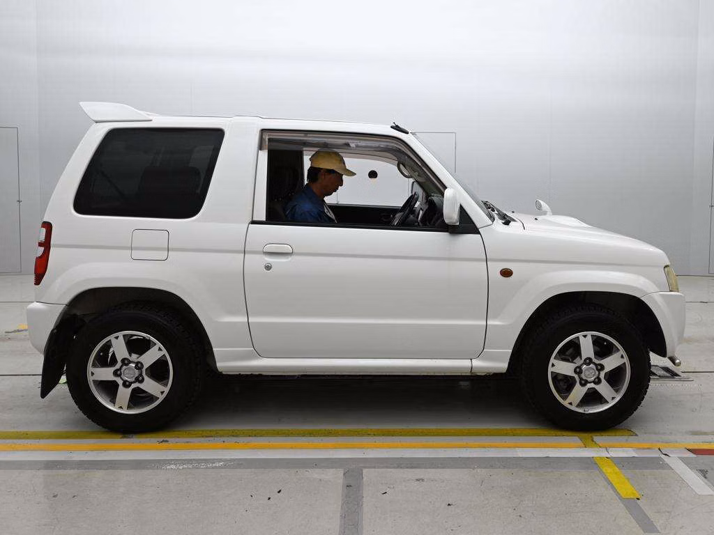 MITSUBISHI PAJERO MINI