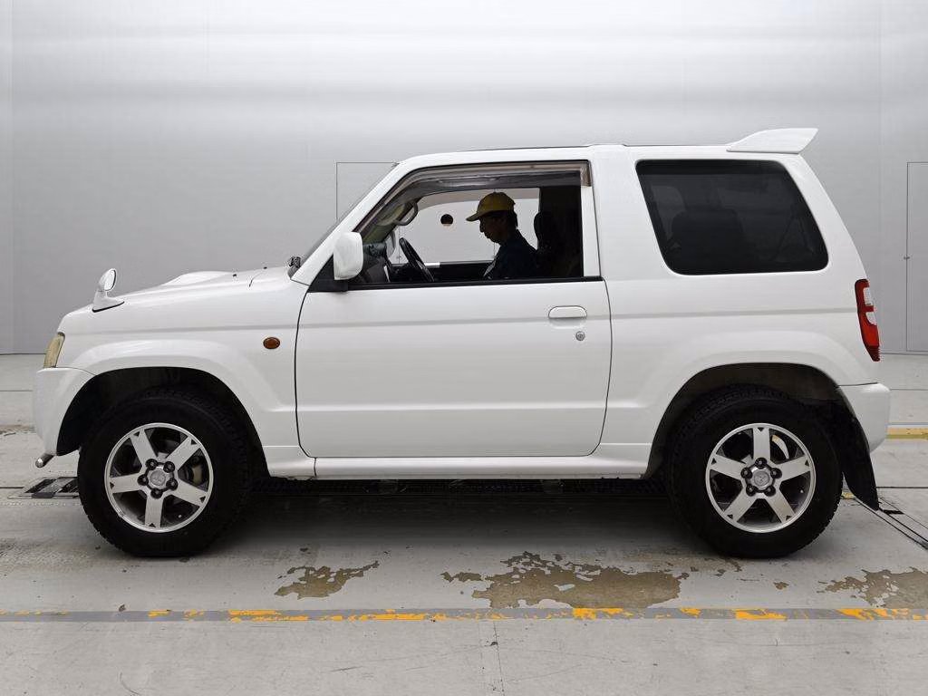 MITSUBISHI PAJERO MINI