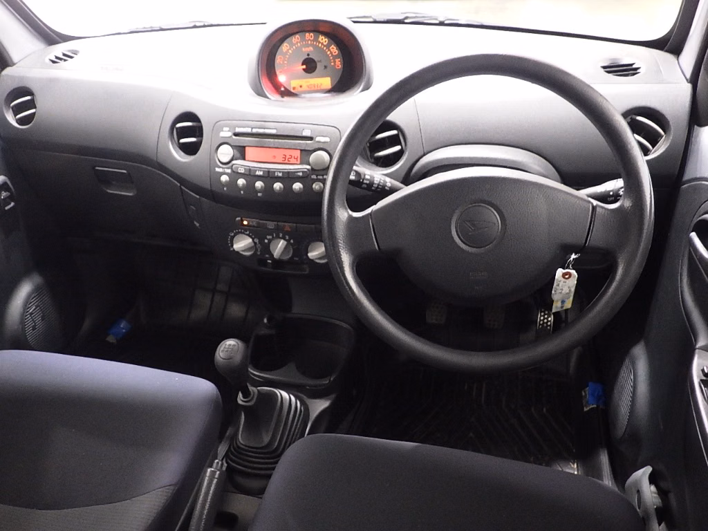 DAIHATSU ESSE