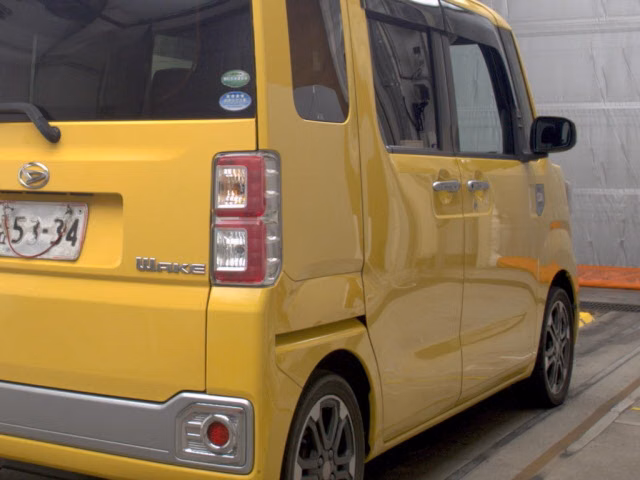 DAIHATSU WAKE