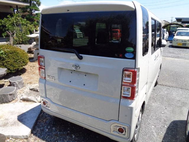 TOYOTA PIXIS MEGA