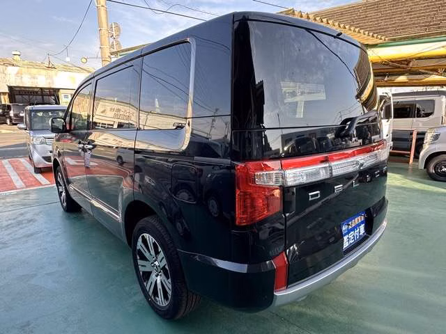 MITSUBISHI DELICA D:5
