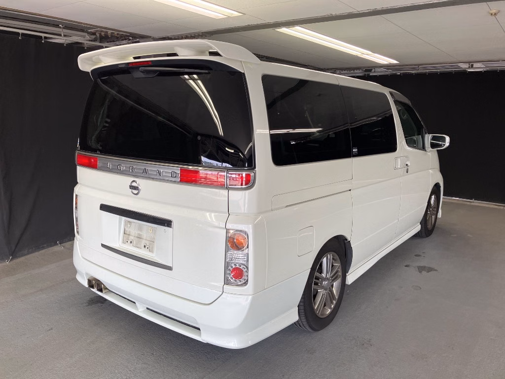 NISSAN ELGRAND