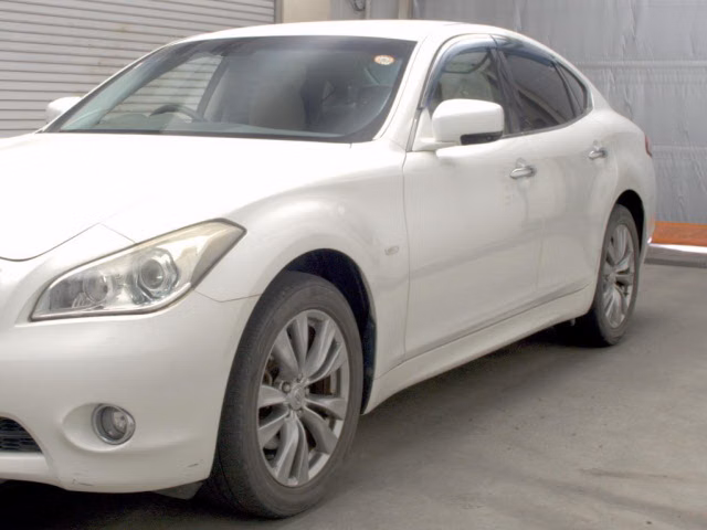 NISSAN FUGA