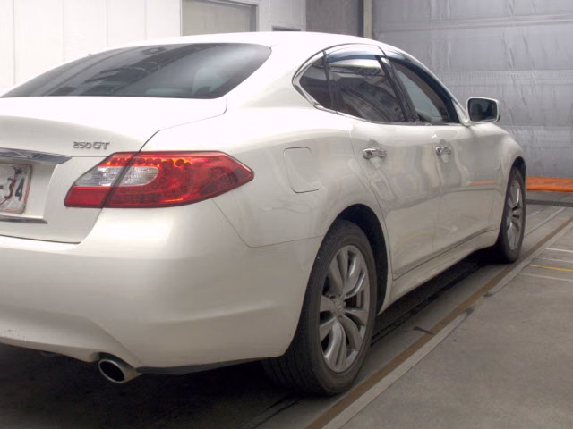NISSAN FUGA