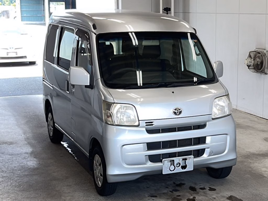 TOYOTA PIXIS VAN