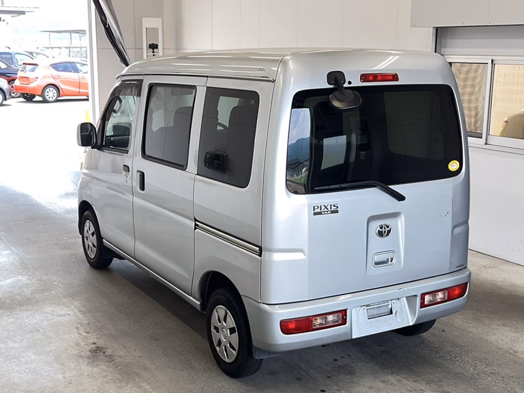 TOYOTA PIXIS VAN