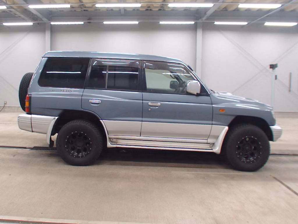 MITSUBISHI PAJERO