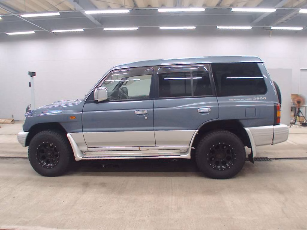 MITSUBISHI PAJERO