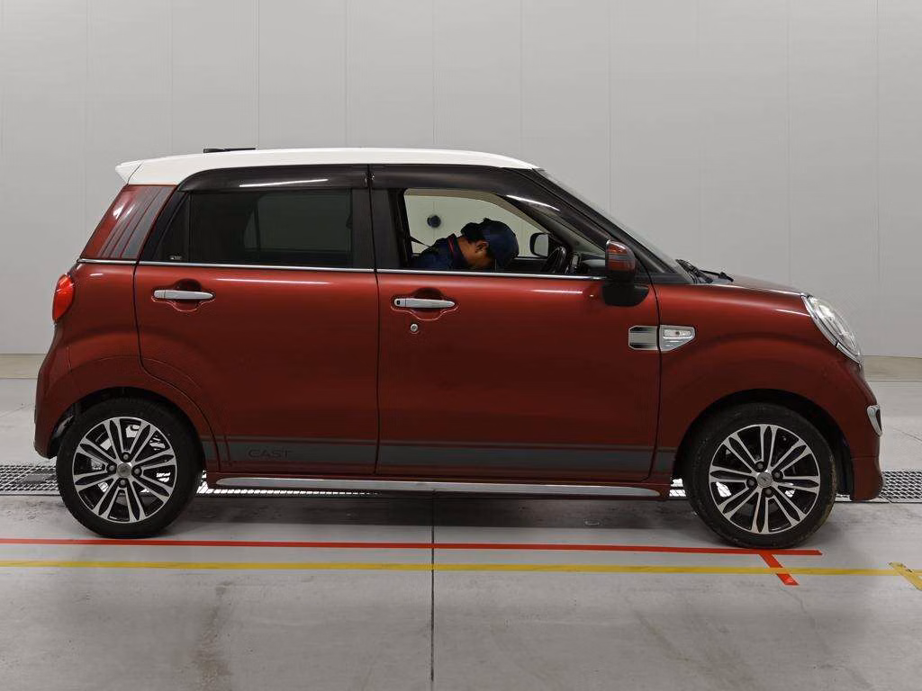 DAIHATSU CAST