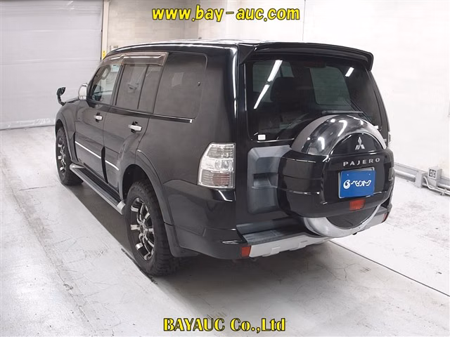 MITSUBISHI PAJERO