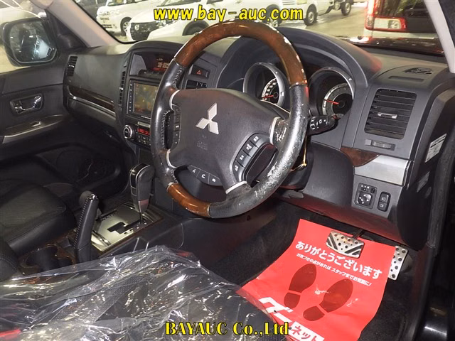 MITSUBISHI PAJERO