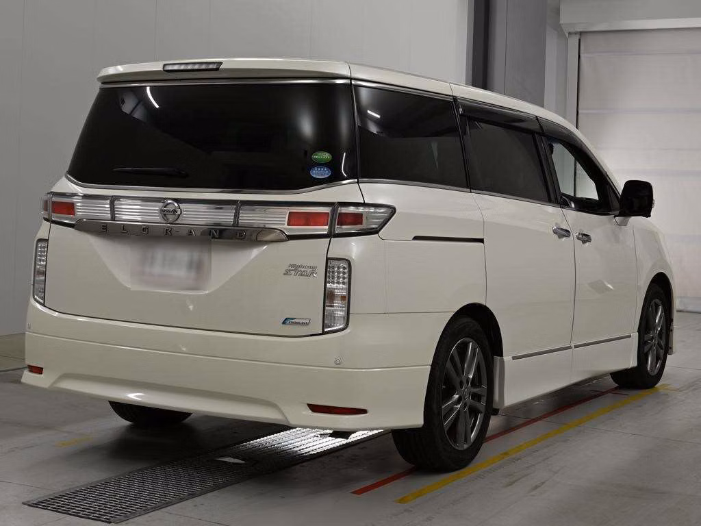 NISSAN ELGRAND