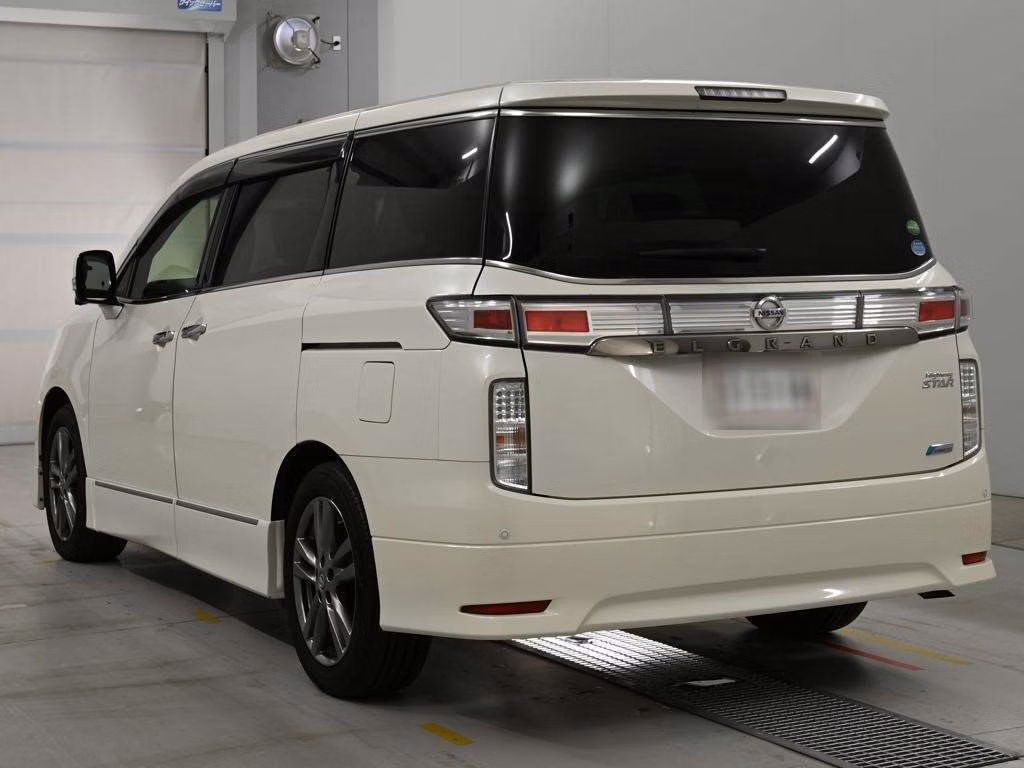 NISSAN ELGRAND