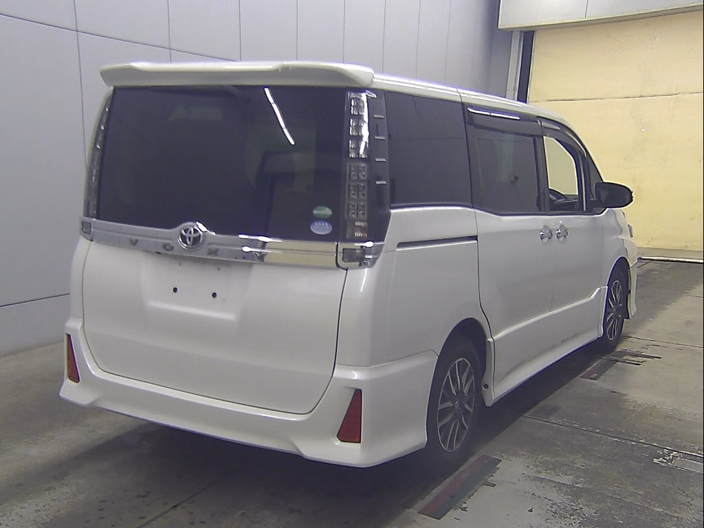 TOYOTA VOXY