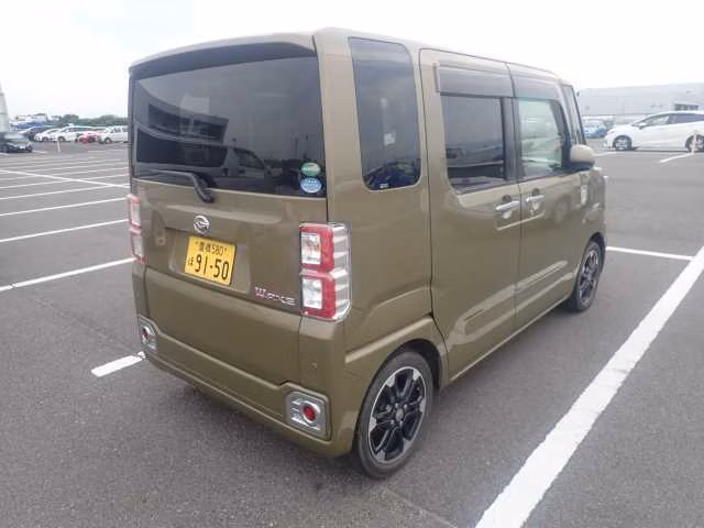 DAIHATSU WAKE