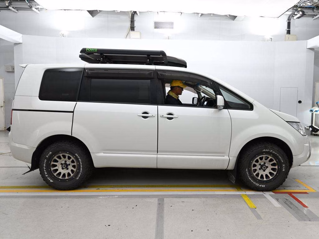 MITSUBISHI DELICA D:5