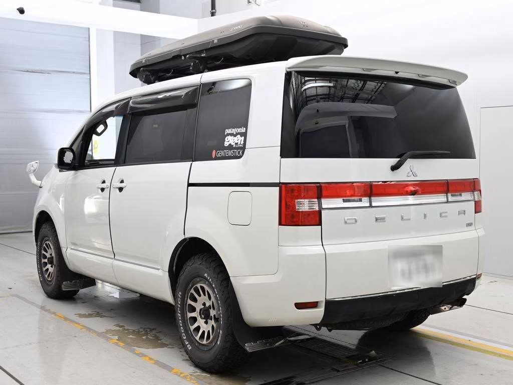 MITSUBISHI DELICA D:5