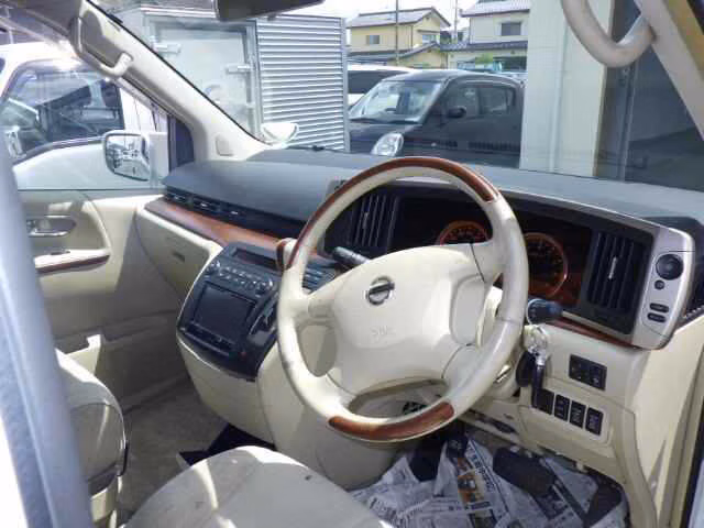 NISSAN ELGRAND