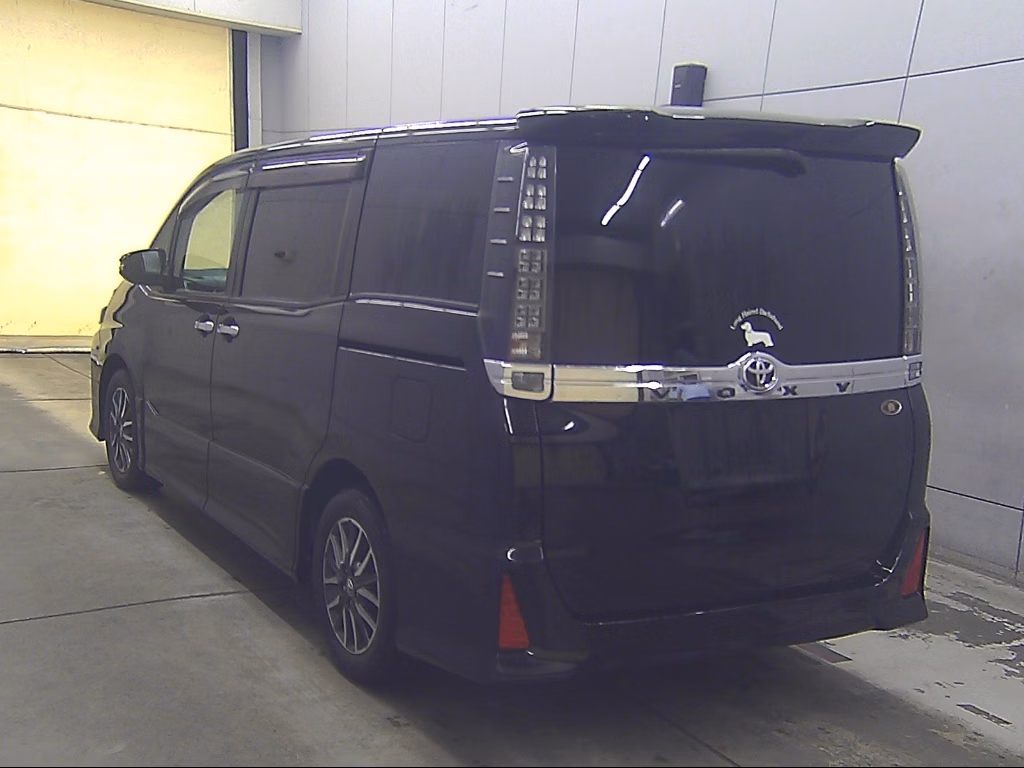TOYOTA VOXY