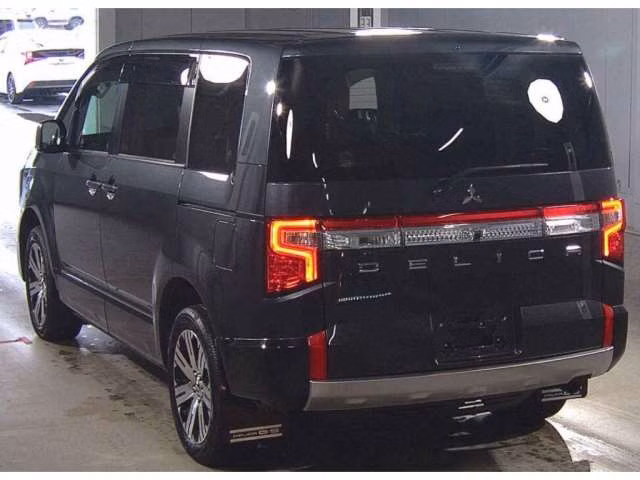 MITSUBISHI DELICA D:5
