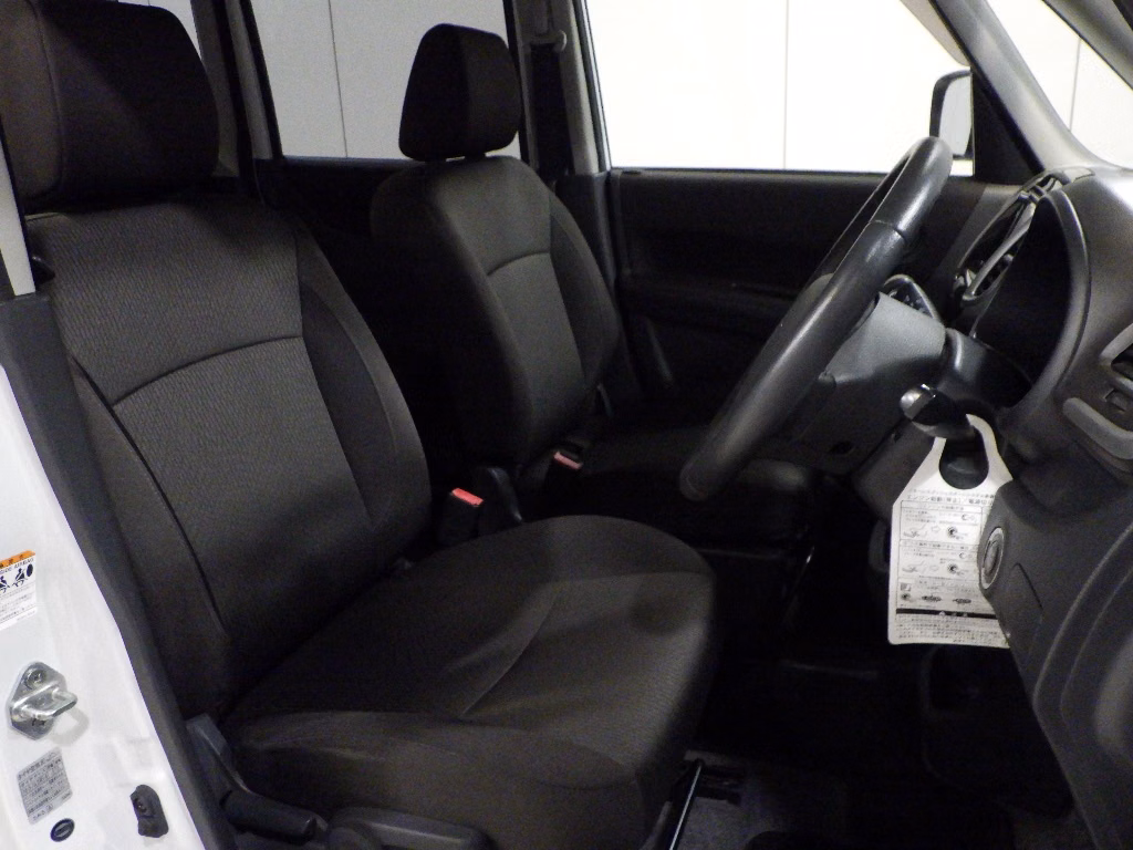 MITSUBISHI DELICA D:2