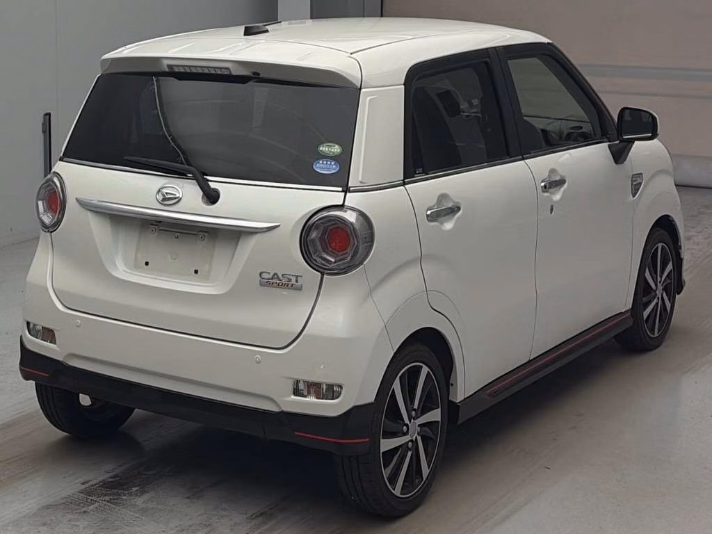 DAIHATSU CAST
