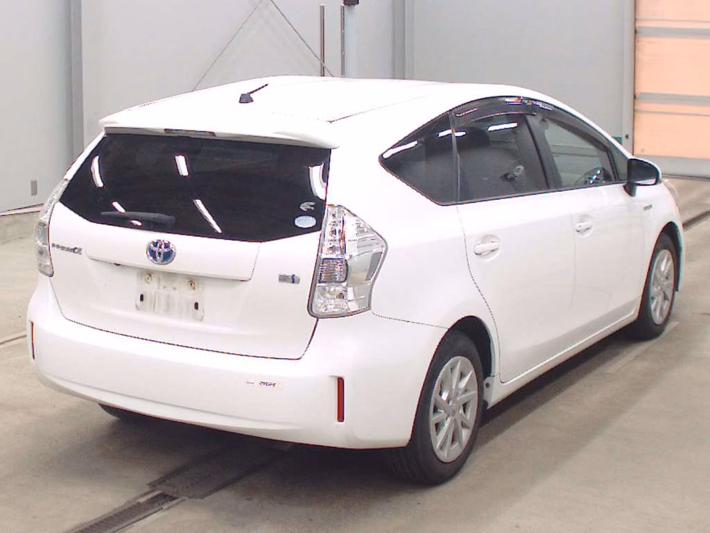 TOYOTA PRIUS ALPHA