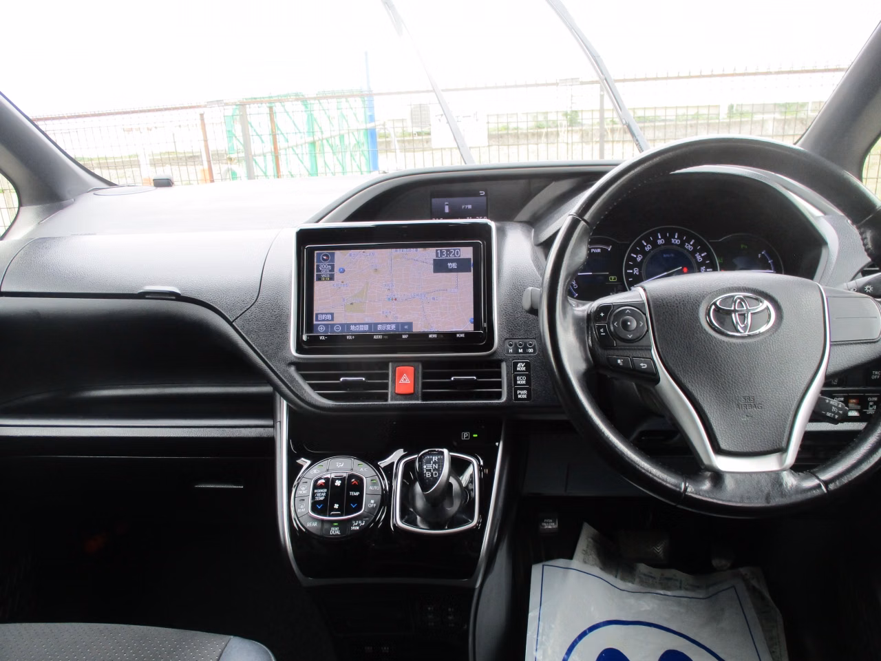 TOYOTA VOXY