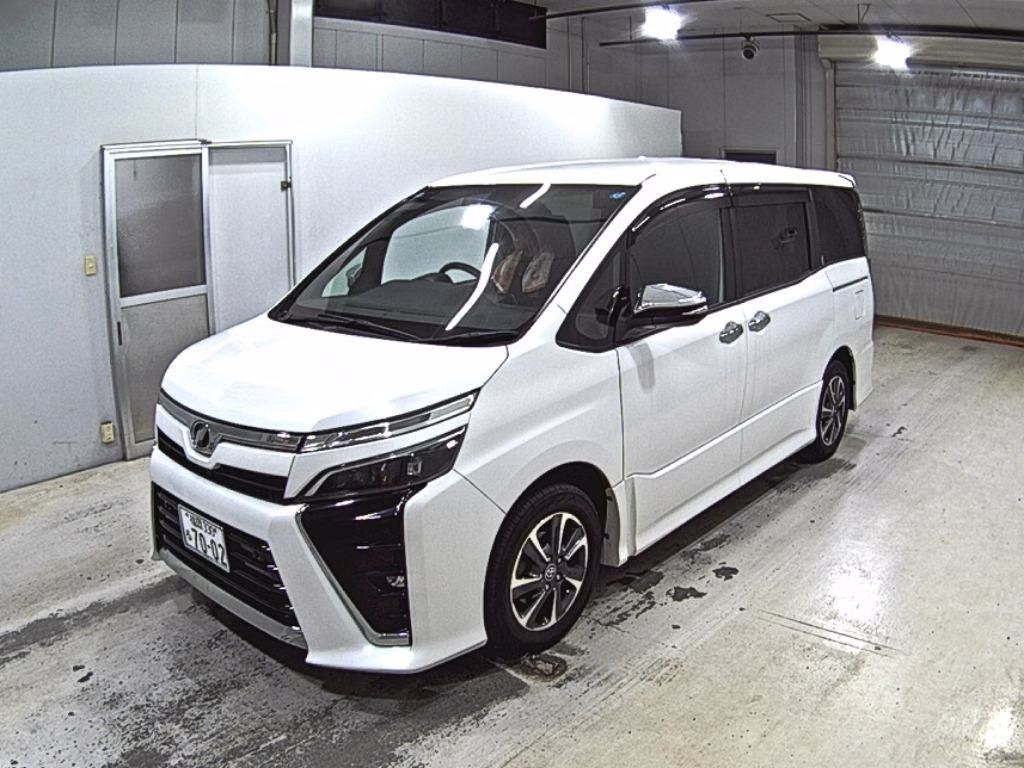 TOYOTA VOXY