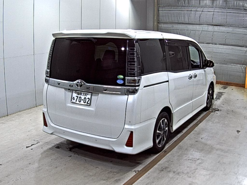 TOYOTA VOXY