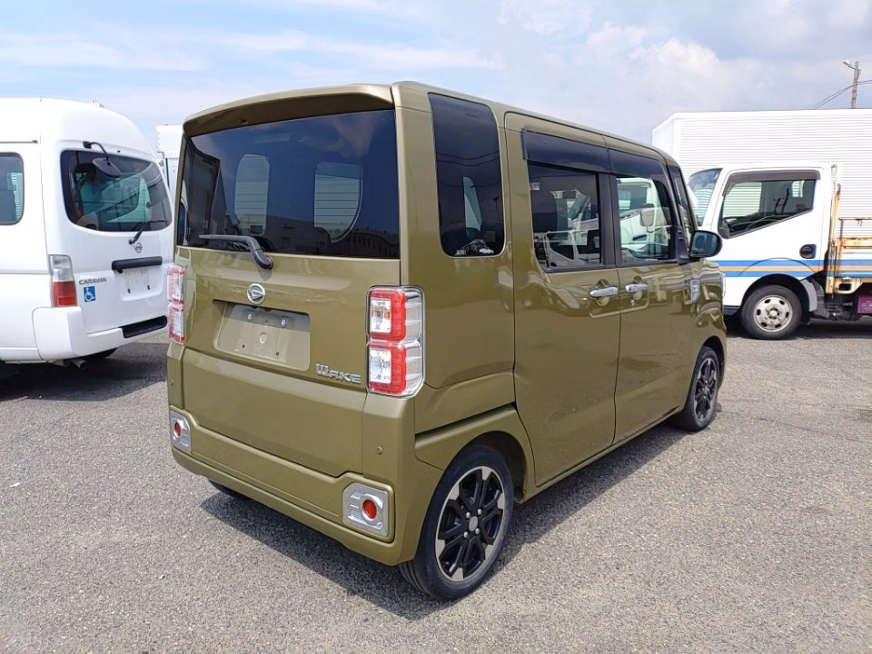 DAIHATSU WAKE