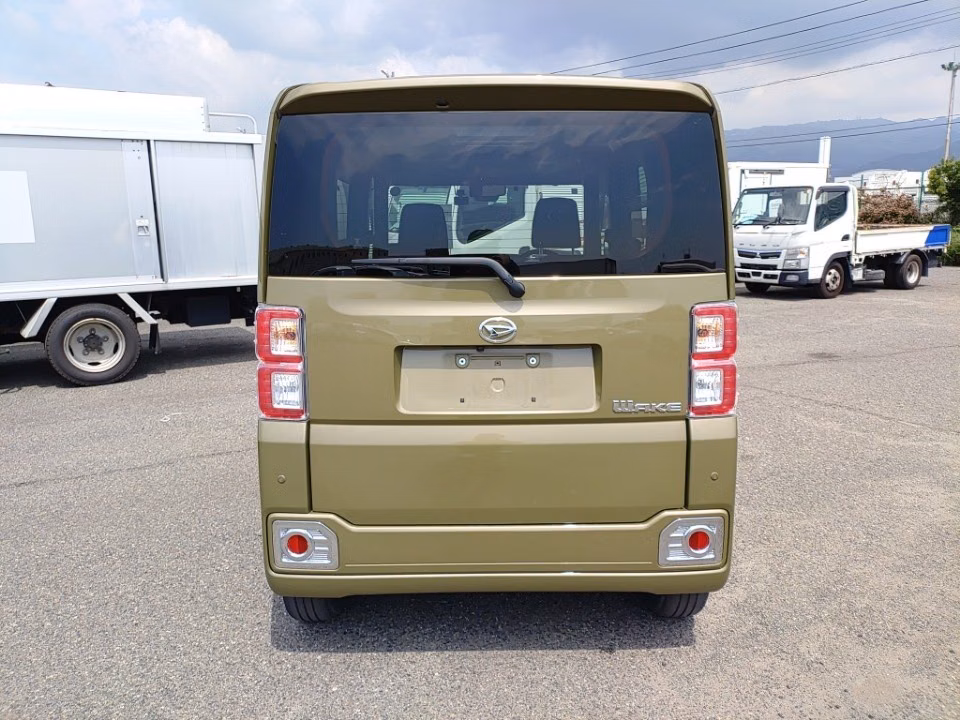 DAIHATSU WAKE
