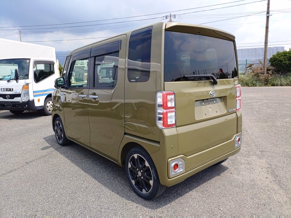 DAIHATSU WAKE