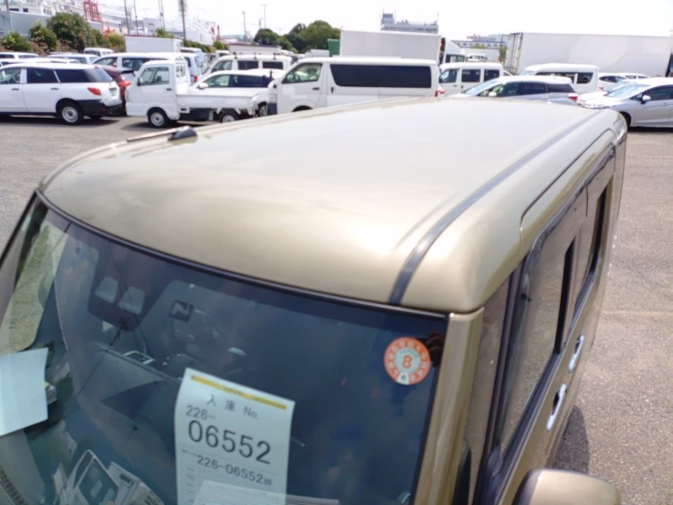 DAIHATSU WAKE