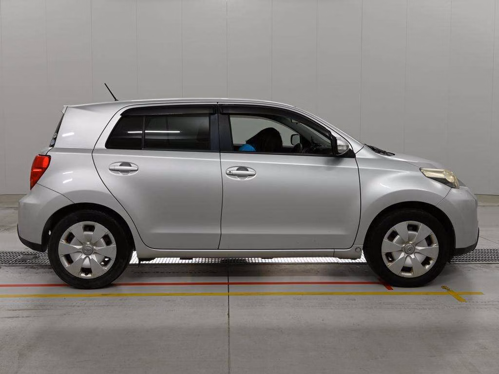 TOYOTA IST