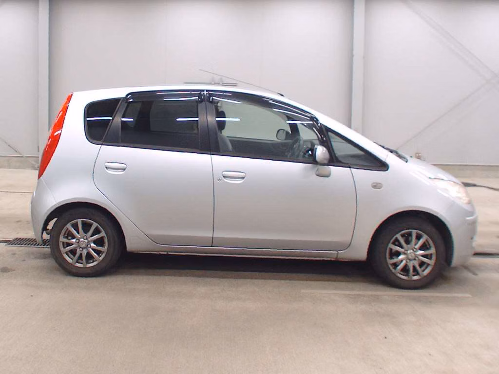 MITSUBISHI COLT