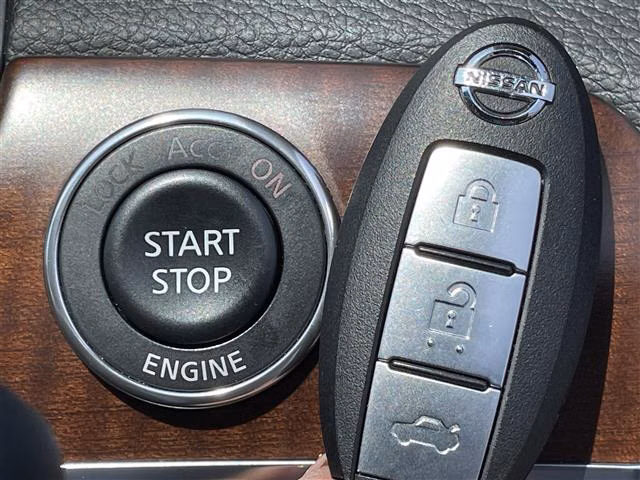 NISSAN FUGA