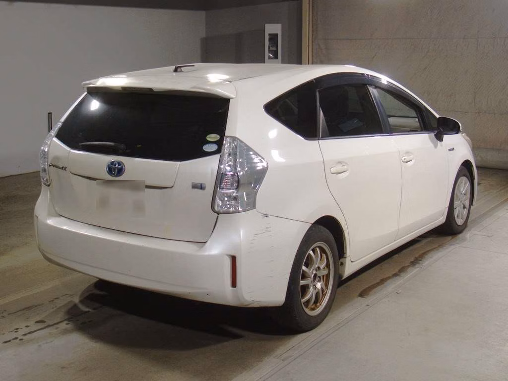 TOYOTA PRIUS ALPHA