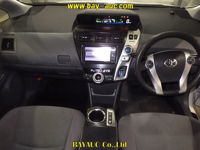 TOYOTA PRIUS ALPHA