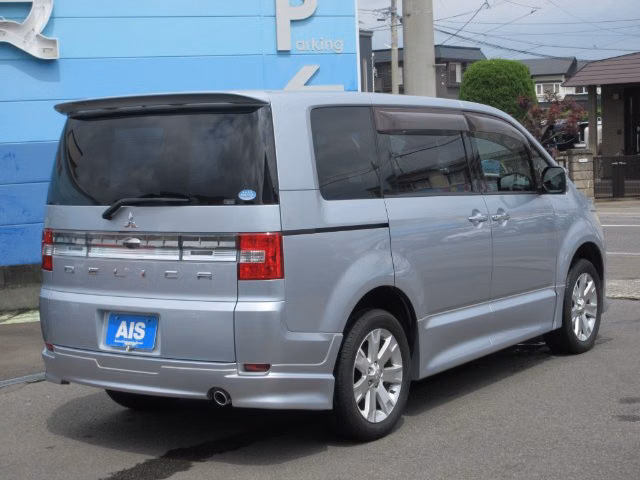 MITSUBISHI DELICA D:5