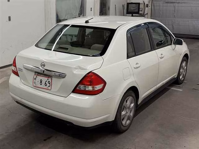 NISSAN TIIDA LATIO