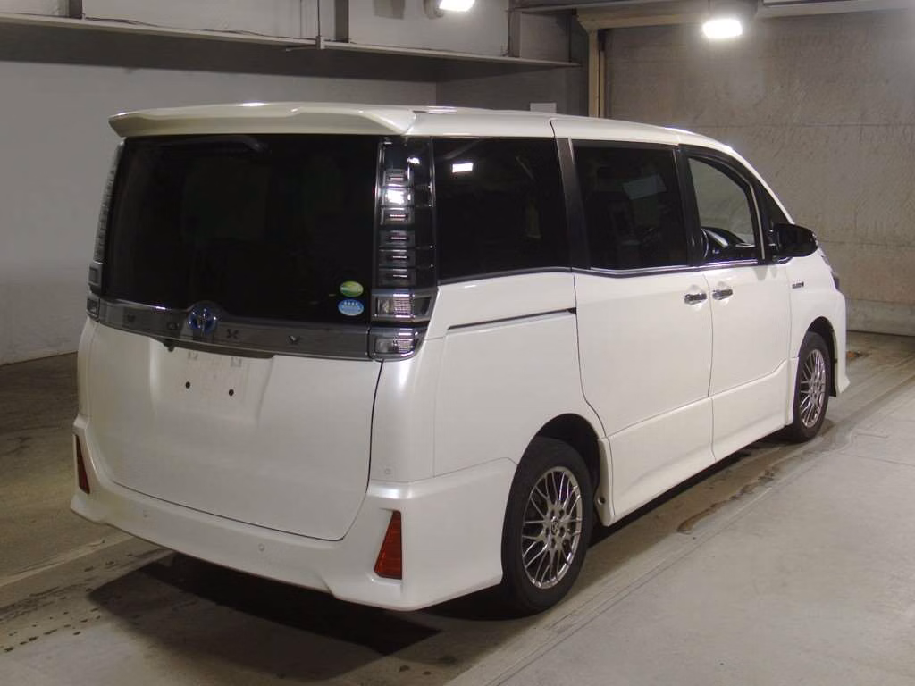 TOYOTA VOXY