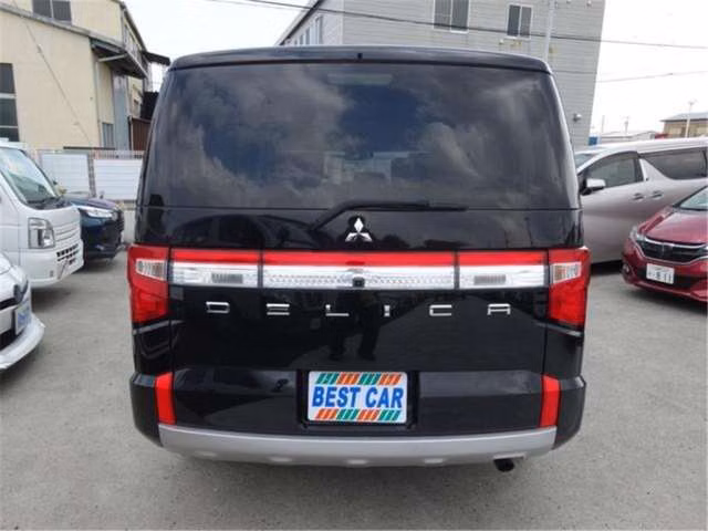 MITSUBISHI DELICA D:5