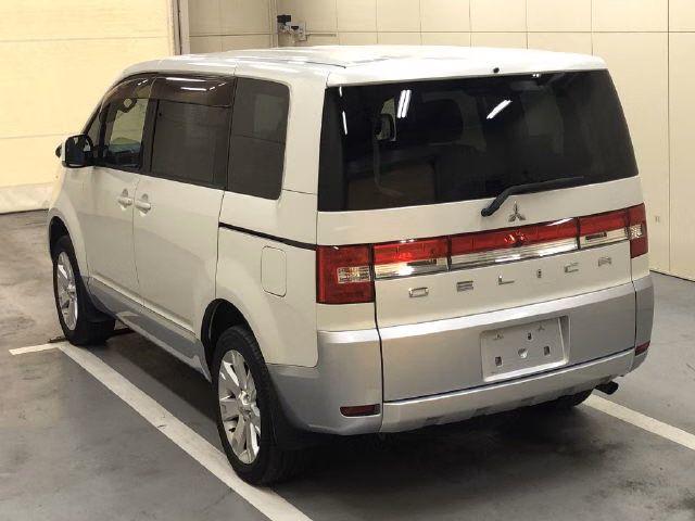 MITSUBISHI DELICA D:5
