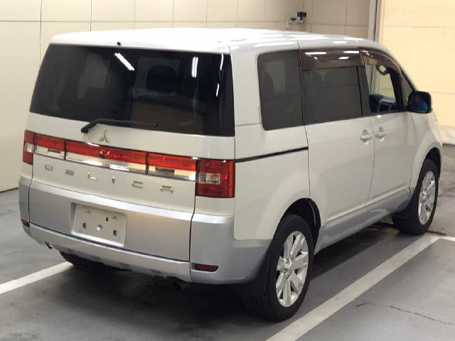 MITSUBISHI DELICA D:5