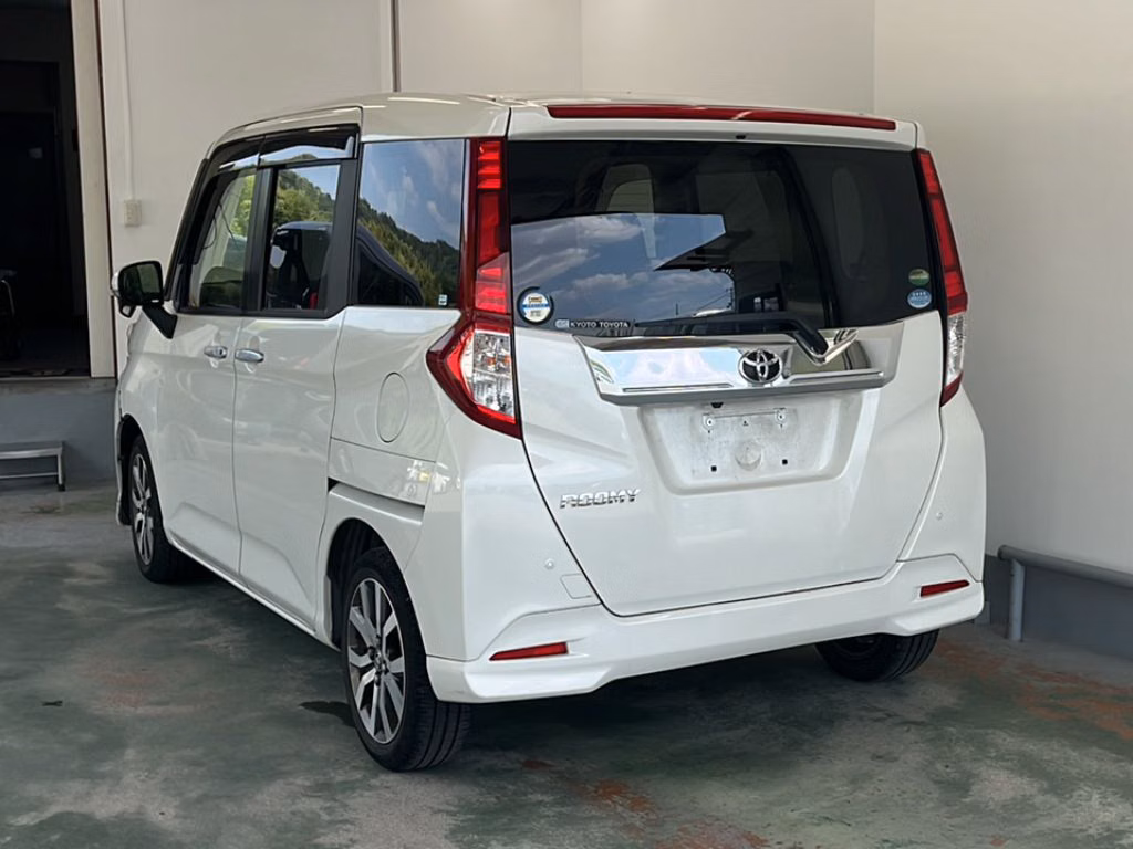 TOYOTA ROOMY