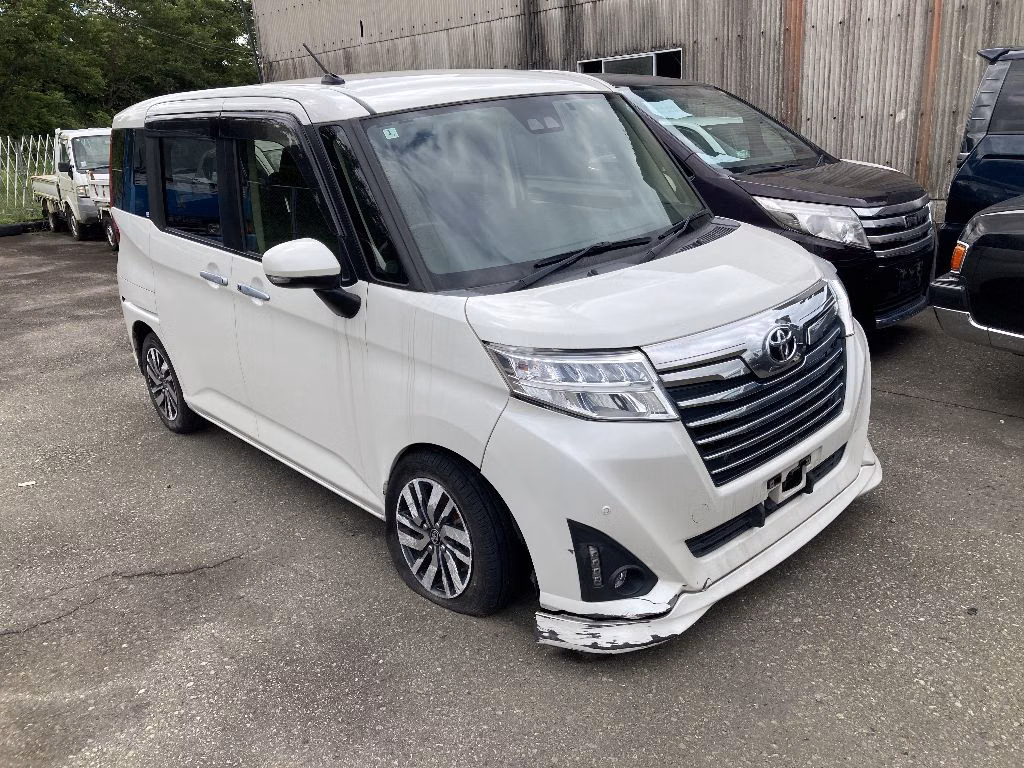 TOYOTA ROOMY